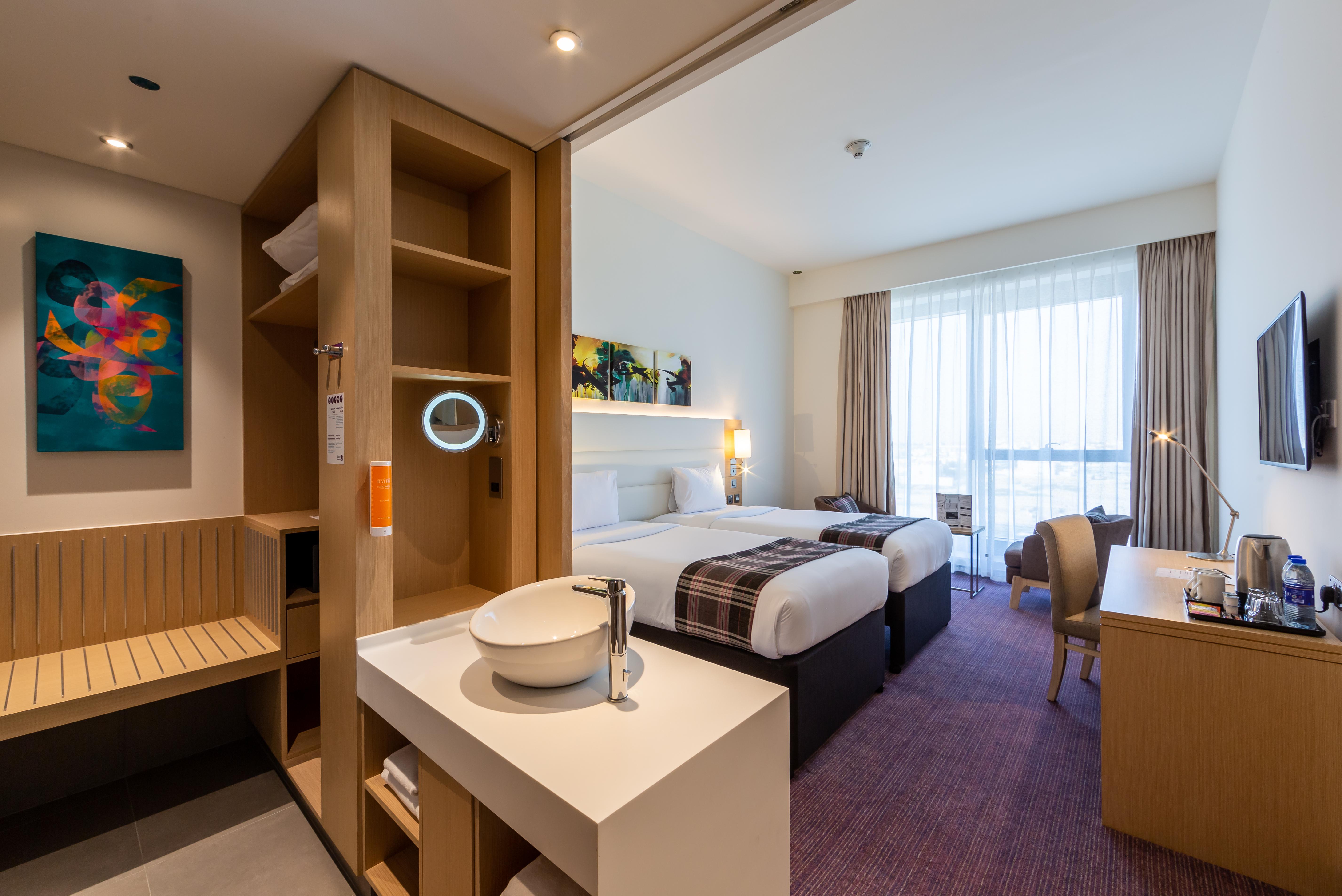 Premier Inn Dubai Dragon Mart Bagian luar foto