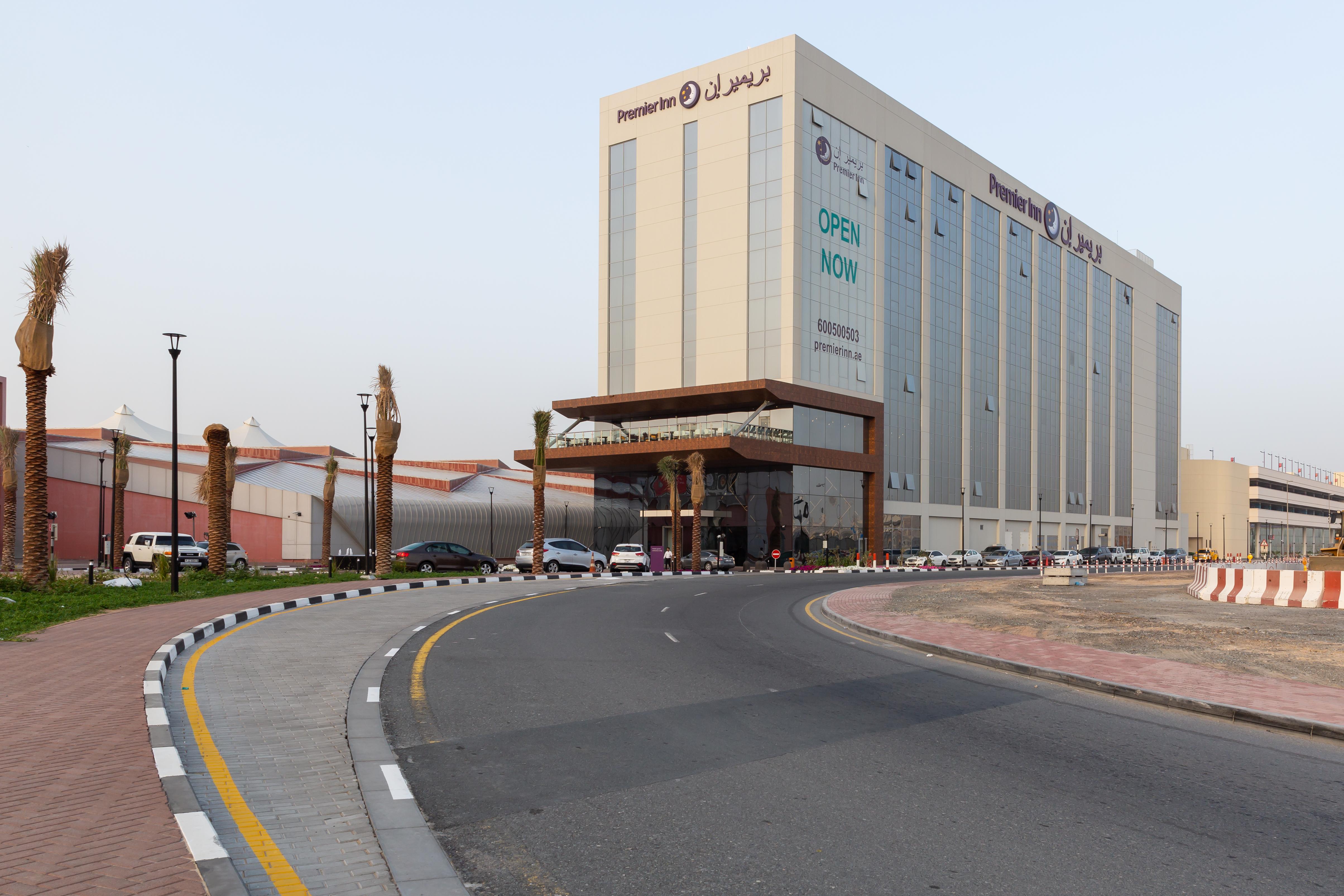 Premier Inn Dubai Dragon Mart Bagian luar foto