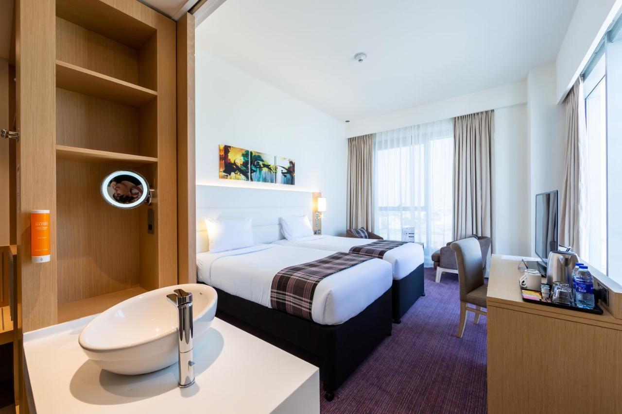 Premier Inn Dubai Dragon Mart Bagian luar foto