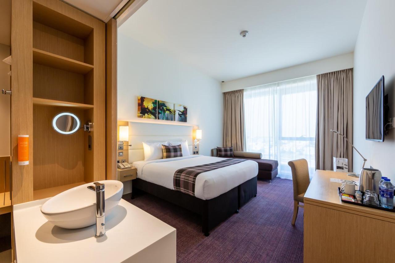 Premier Inn Dubai Dragon Mart Bagian luar foto